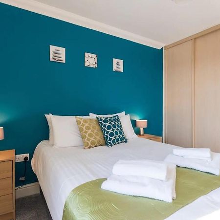 Godwin Court Apartments Swindon Luaran gambar