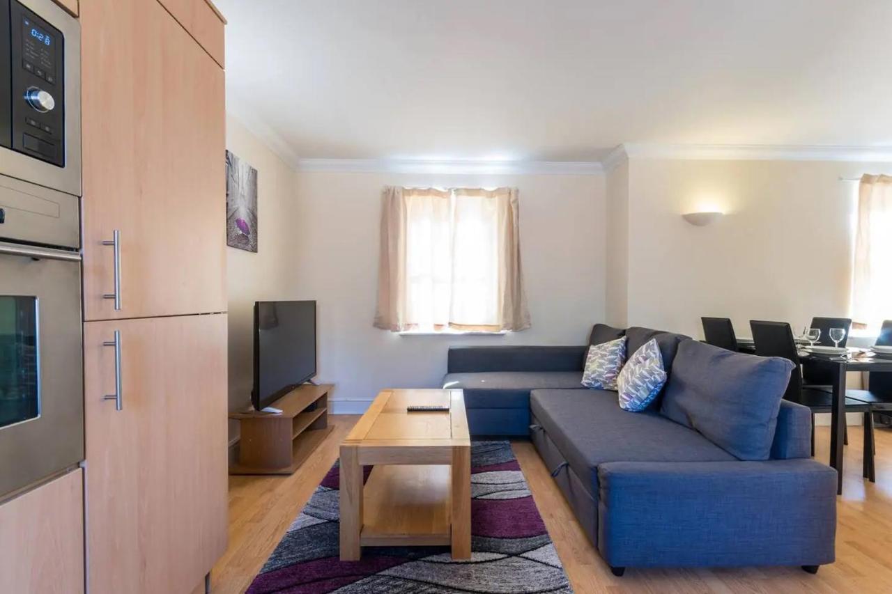 Godwin Court Apartments Swindon Luaran gambar
