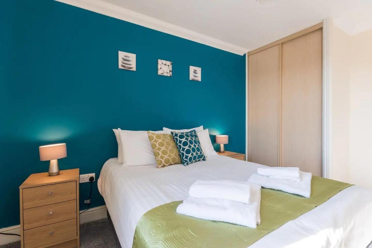 Godwin Court Apartments Swindon Luaran gambar