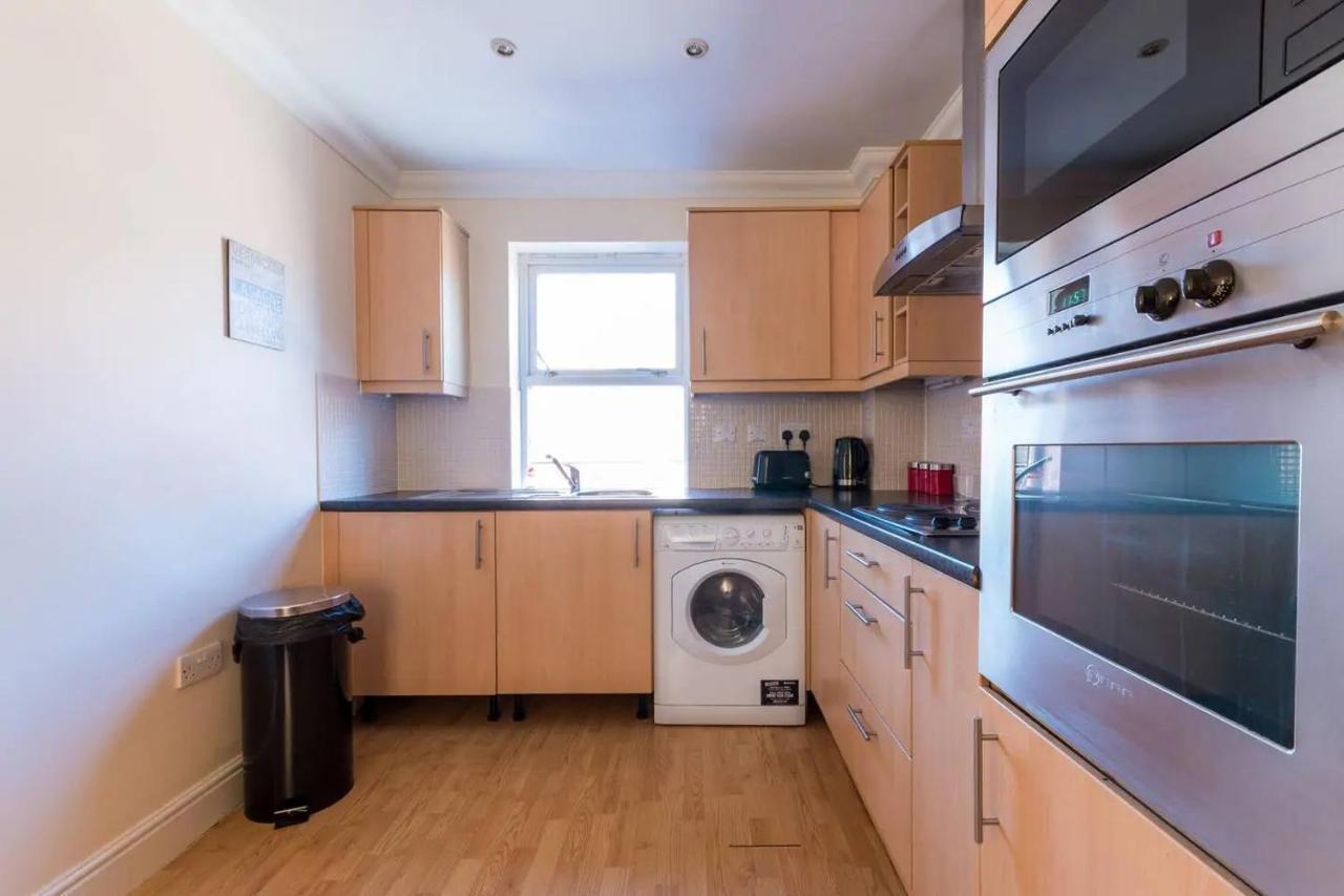 Godwin Court Apartments Swindon Luaran gambar