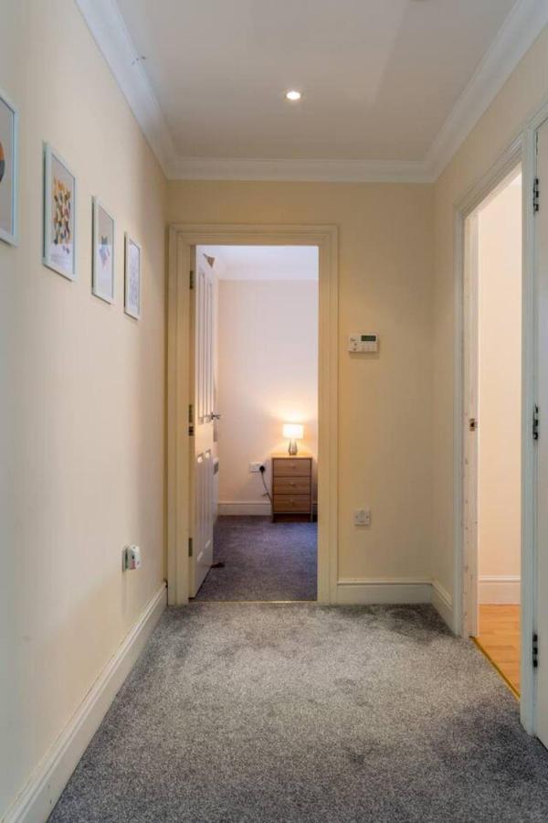 Godwin Court Apartments Swindon Luaran gambar
