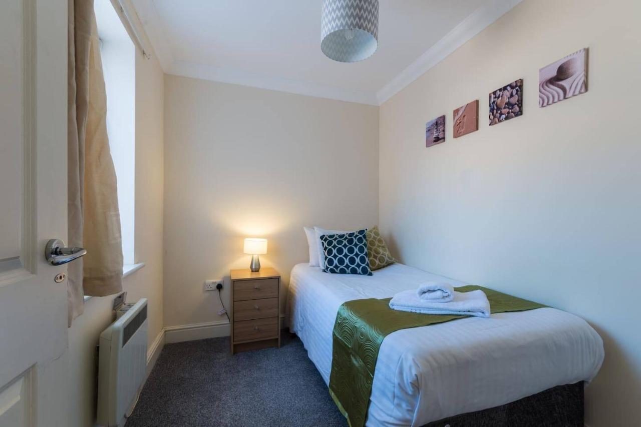 Godwin Court Apartments Swindon Luaran gambar