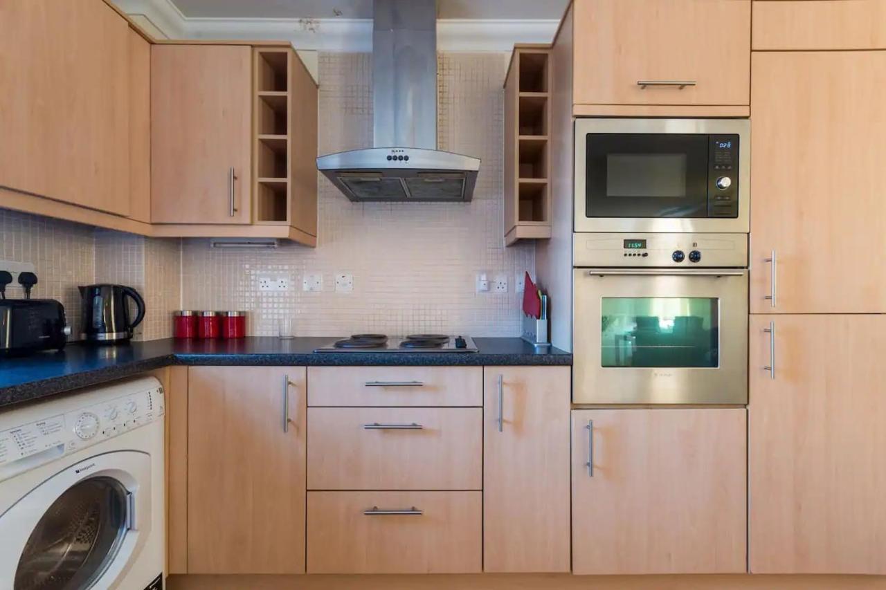 Godwin Court Apartments Swindon Luaran gambar