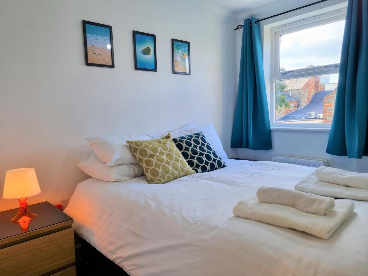 Godwin Court Apartments Swindon Luaran gambar