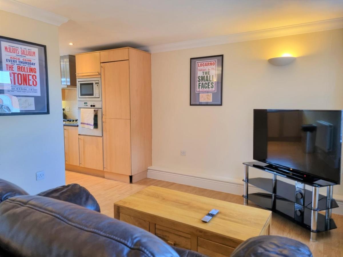 Godwin Court Apartments Swindon Luaran gambar