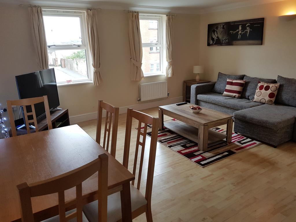 Godwin Court Apartments Swindon Luaran gambar