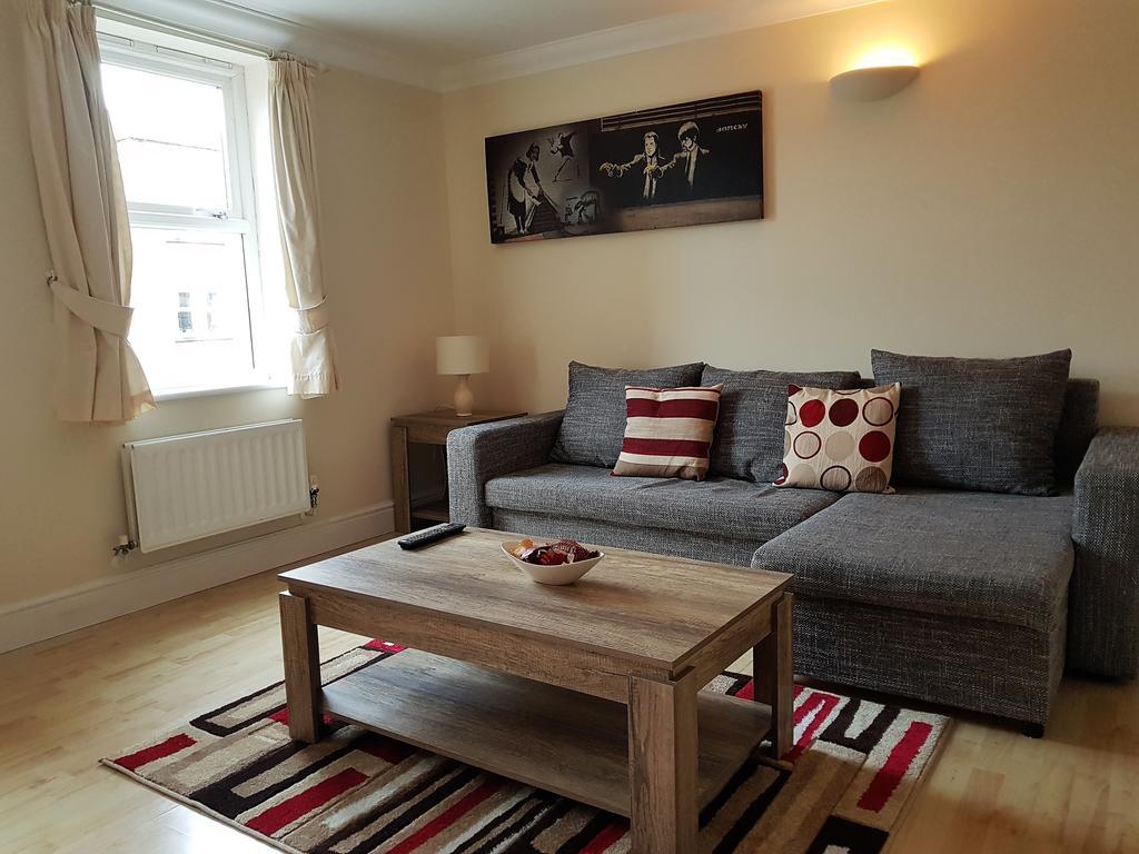 Godwin Court Apartments Swindon Luaran gambar