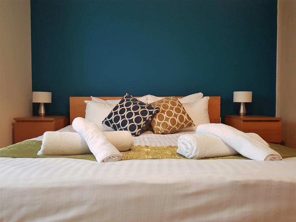 Godwin Court Apartments Swindon Luaran gambar